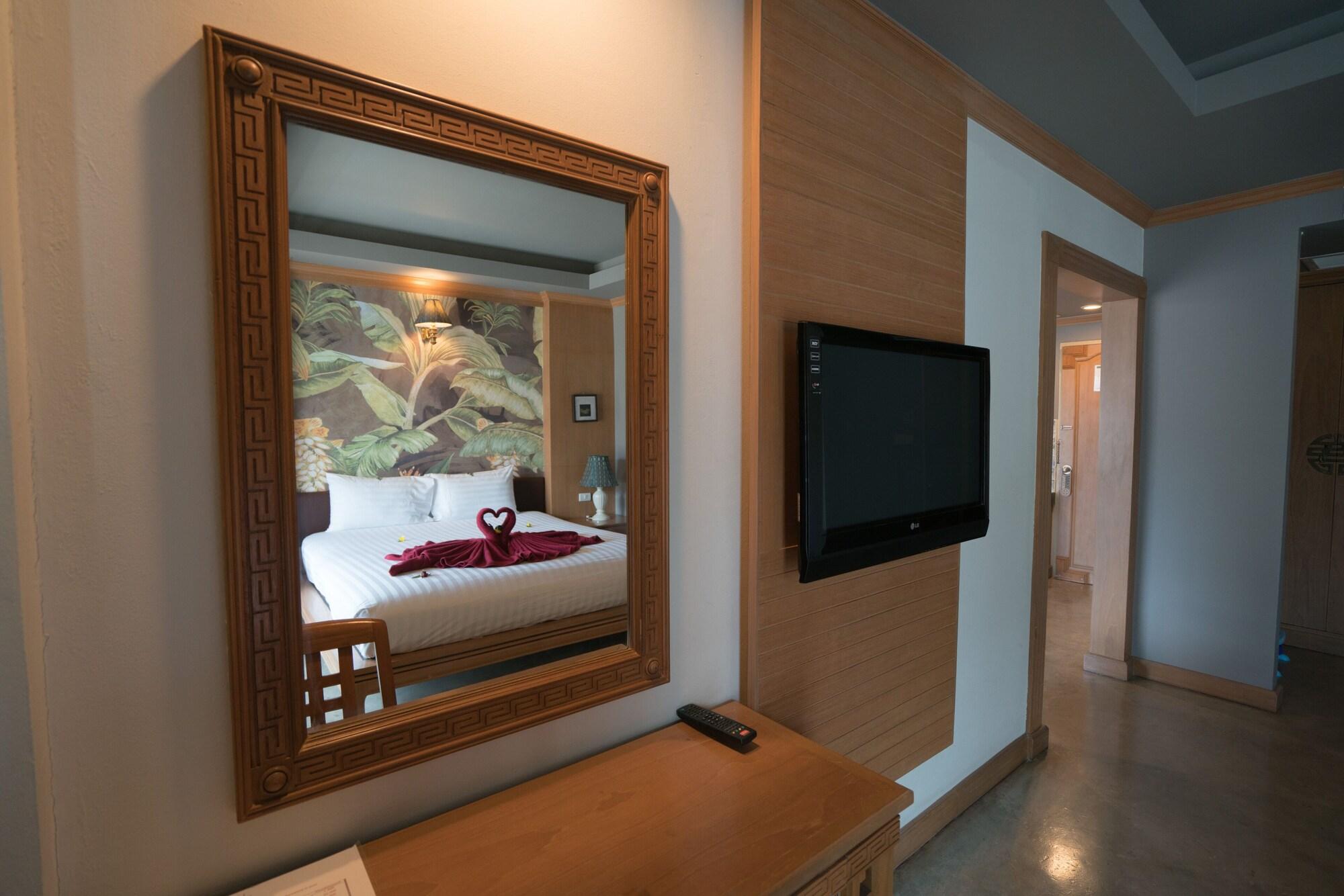 Minatale Phuket Hotel Patong Exterior photo